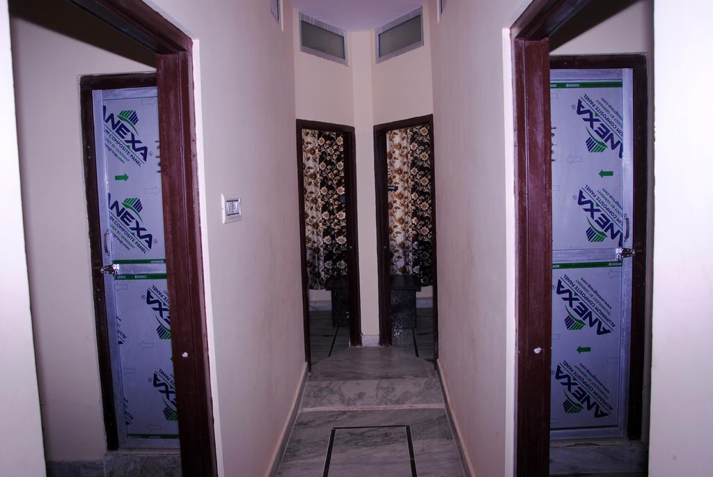 Meru Palace Guest House And Restaurant Tonk Ngoại thất bức ảnh