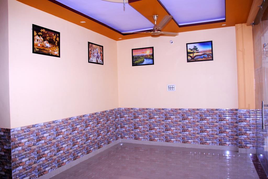 Meru Palace Guest House And Restaurant Tonk Ngoại thất bức ảnh