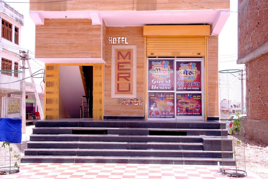 Meru Palace Guest House And Restaurant Tonk Ngoại thất bức ảnh